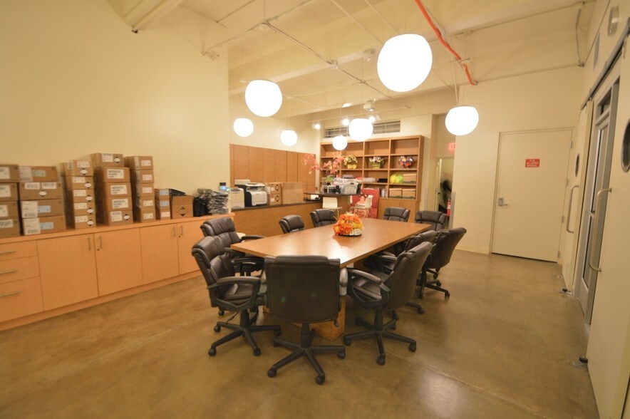 More Photos Of 3423 W Bethany Home Rd, Phoenix Office For Sale