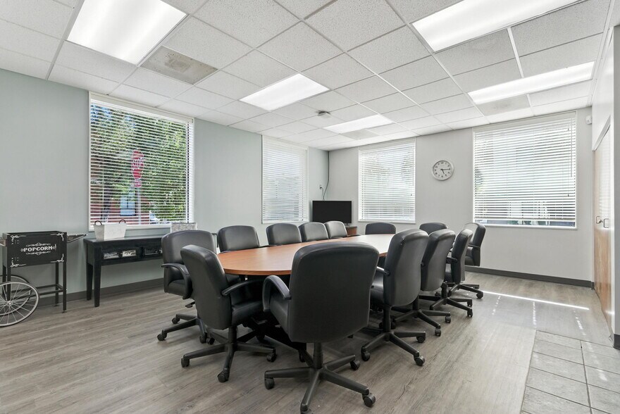 More Photos Of 400 NE Roberts Ave, Gresham Medical For Sale