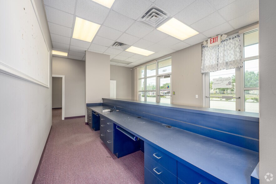 More Photos Of 122 S Segrave St, Daytona Beach Office For Sale