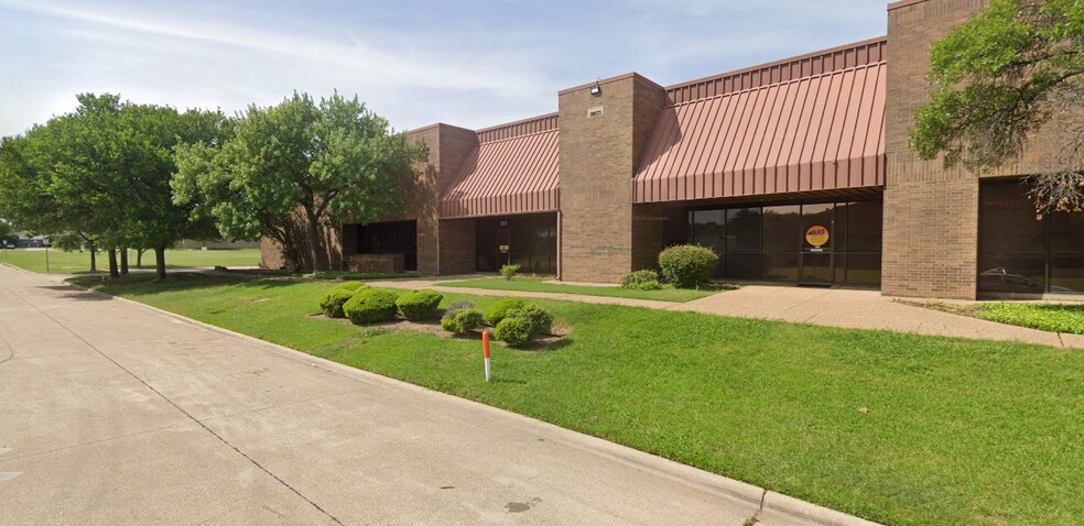 More Photos Of 801-815 Greenview Dr, Grand Prairie Unknown For Lease