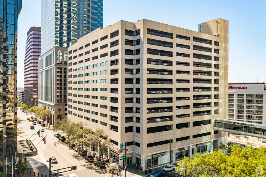 More Photos Of 203 N Ashley Dr, Tampa Parking Lot For Lease