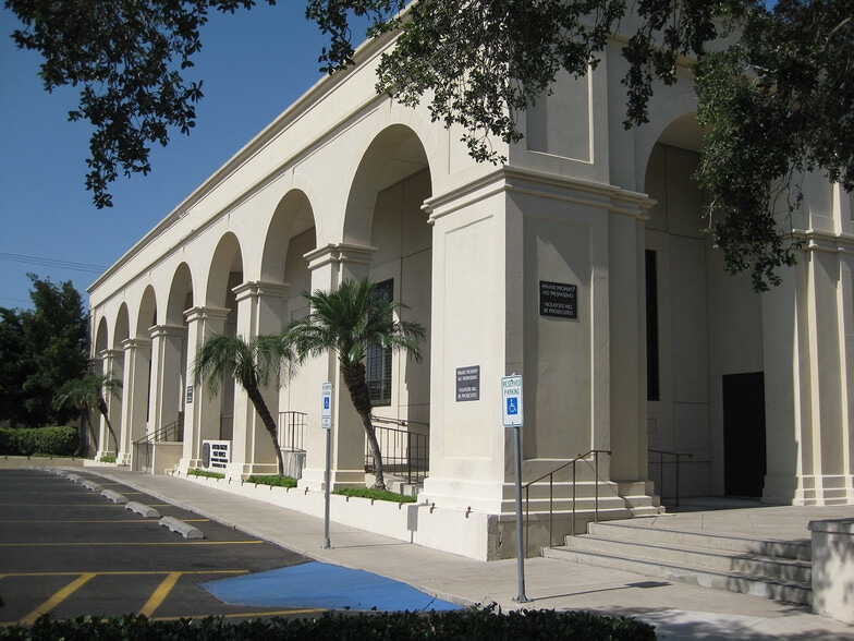 More Photos Of 221 E Van Buren Ave, Harlingen Office For Lease