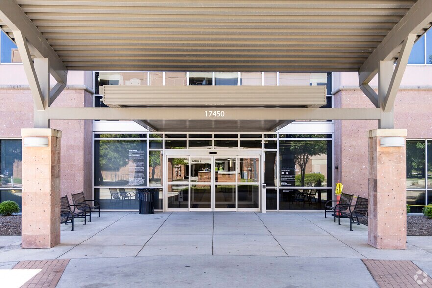 More Photos Of 17450 St. Lukes Way, The Woodlands Medical For Lease