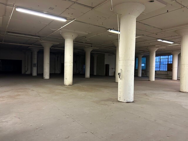 More Photos Of 401-435 N Western Ave, Chicago Industrial For Lease