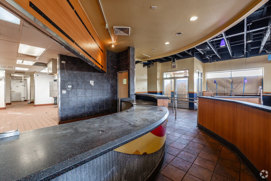 More Photos Of 1914 W 79th St, Chicago Freestanding For Sale