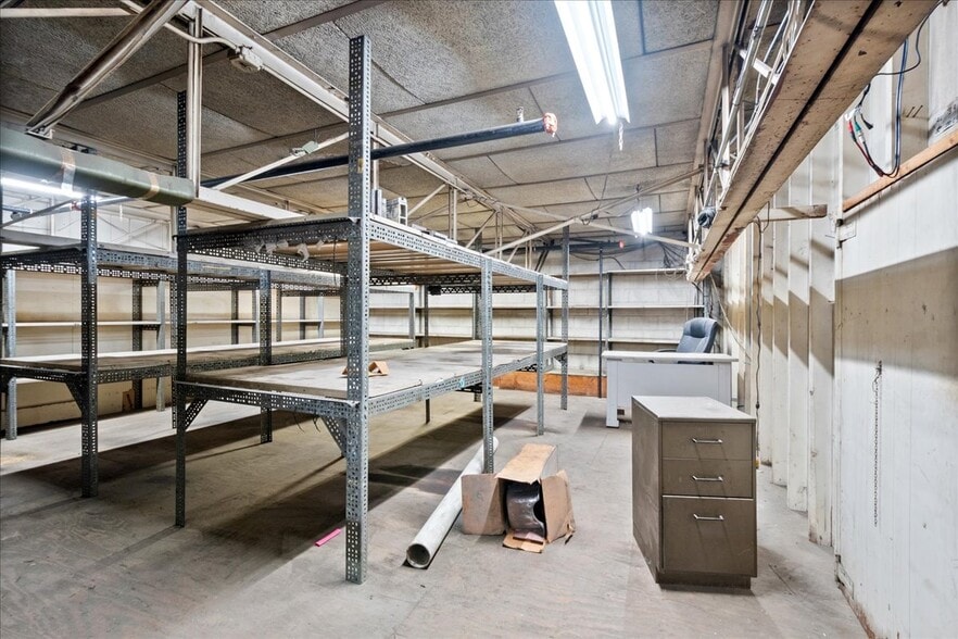 More Photos Of 310 W 162nd St, South Holland Manufacturing For Lease