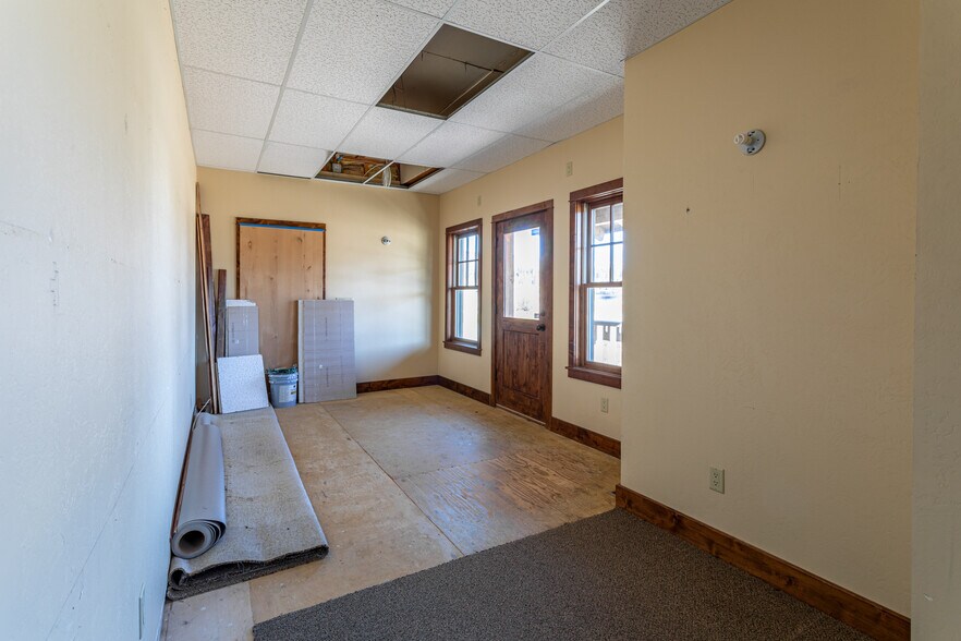 More Photos Of 3334 Dvn Ln, Darby Office For Sale