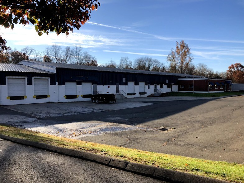 More Photos Of 126 S Turnpike Rd, Wallingford Warehouse For Lease
