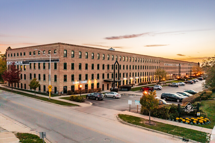 Primary Photo Of 200-300 E 5th Ave, Naperville Apartments For Lease