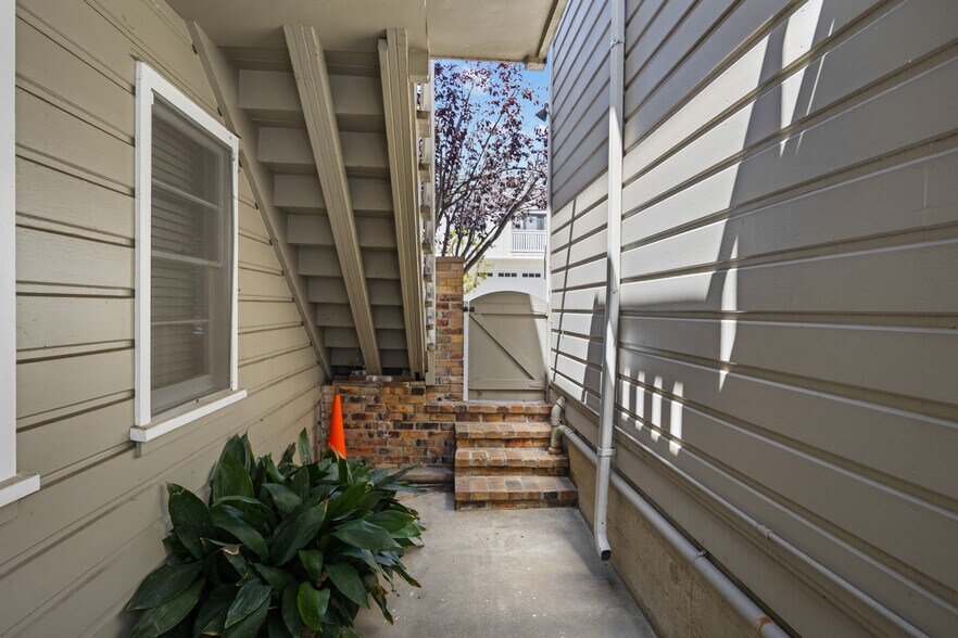 More Photos Of 144 Whiting St, El Segundo Apartments For Sale