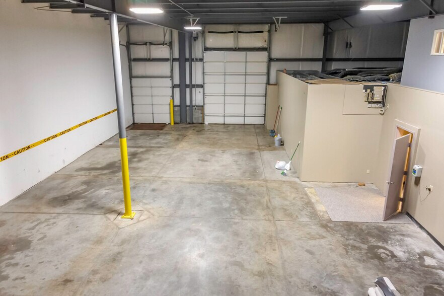 More Photos Of 2840 Mitthoeffer Pl, Indianapolis Warehouse For Sale