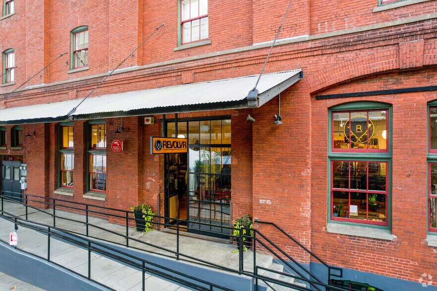 More Photos Of 1231 NW Hoyt St, Portland Loft Creative Space For Lease