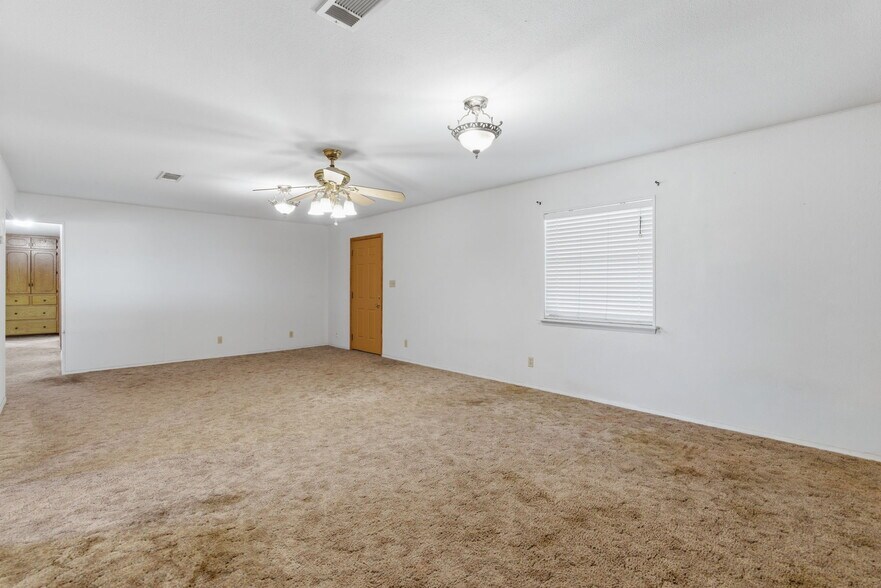 More Photos Of 3523 E Highway 199, Springtown Office For Sale