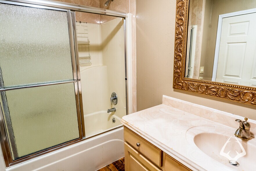 More Photos Of 205 N Wheeler Rd, Colmesneil Office For Sale