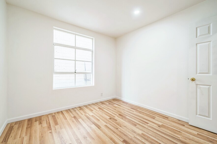 More Photos Of 823 Webster St, Oakland Storefront Retail Residential For Sale