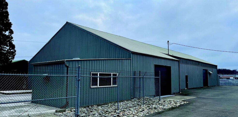 Primary Photo Of 2990 Portland Rd NE, Salem Warehouse For Lease