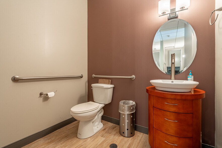 More Photos Of 111 N Wabash Ave, Chicago Medical For Lease