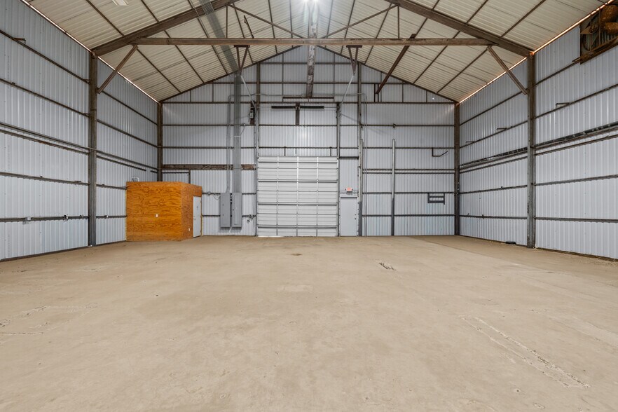More Photos Of 1809 114 Hwy, Levelland Industrial For Lease