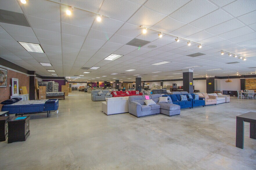 More Photos Of 17 Hickory St, Arcadia Storefront Retail Office For Sale