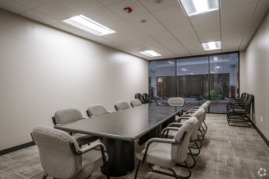 More Photos Of 800 Bering Dr, Houston Office For Sale