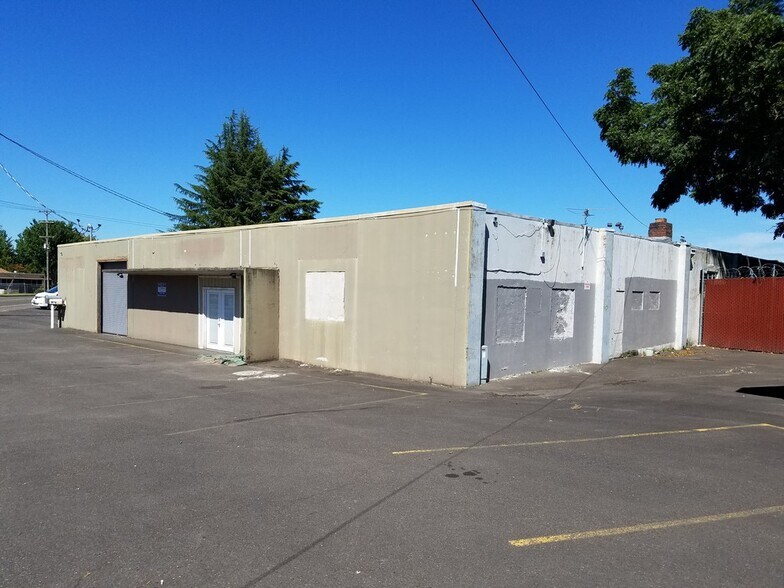 More Photos Of 3060 River Rd N, Salem Warehouse For Lease