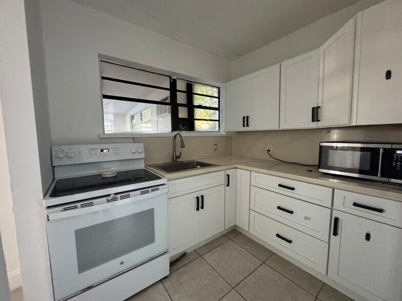 More Photos Of 2633 SW 34th Ave, Miami Multifamily For Sale