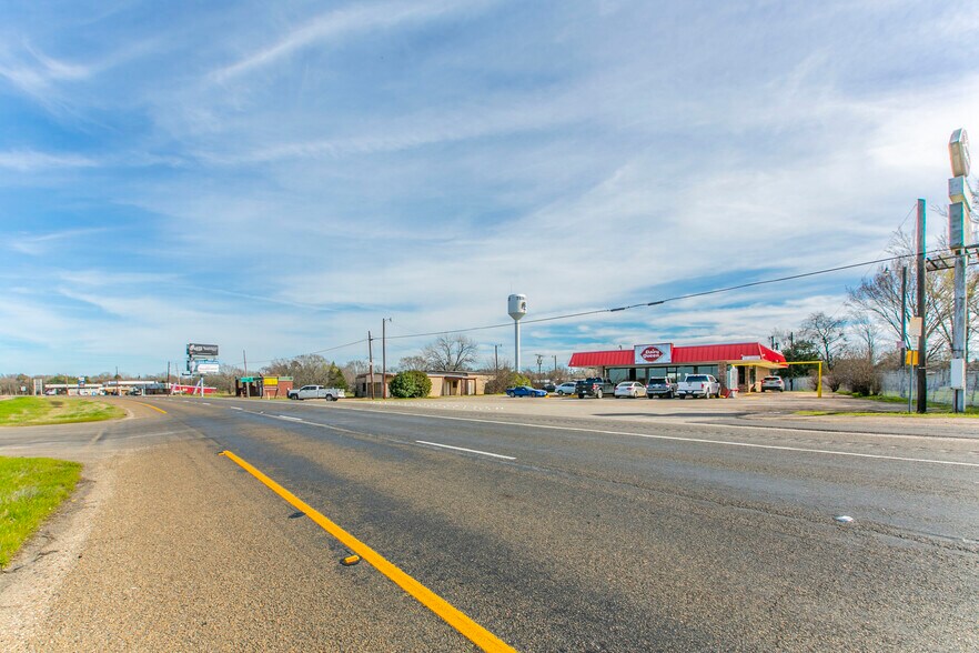 More Photos Of 200 State Highway 31, Trinidad Fast Food For Sale
