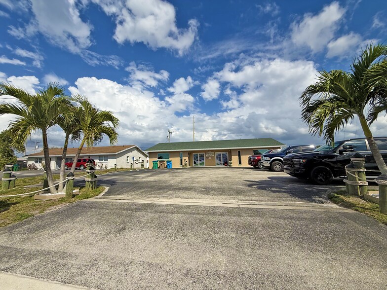 Primary Photo Of 3405 SE 15th Pl, Cape Coral Office For Sale