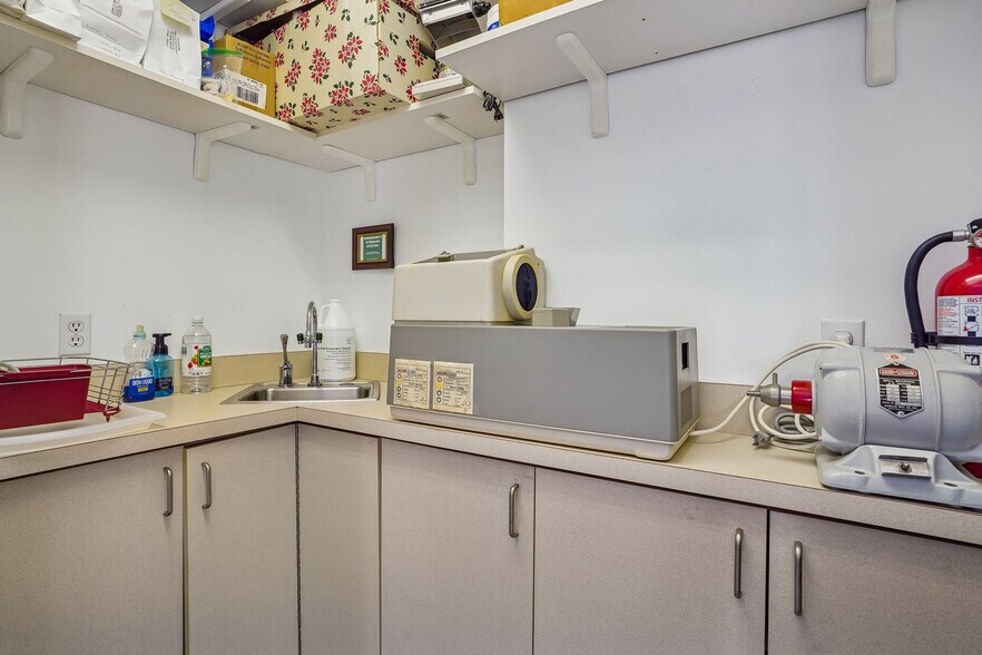 More Photos Of 273 Monmouth St, Jersey City Medical For Sale