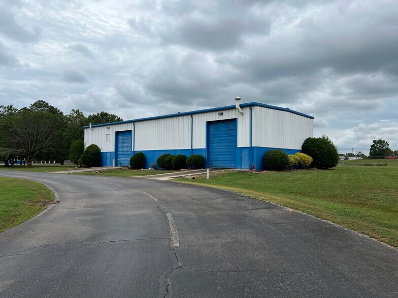More Photos Of 1641 Thompson Rd, Hartselle Manufacturing For Sale