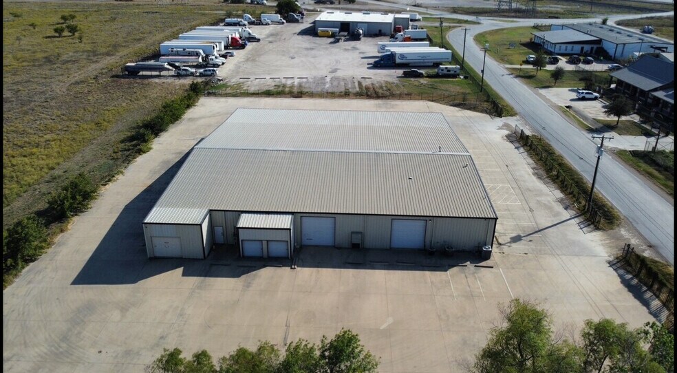 More Photos Of 10100 Hicks Field Rd, Fort Worth Warehouse For Lease