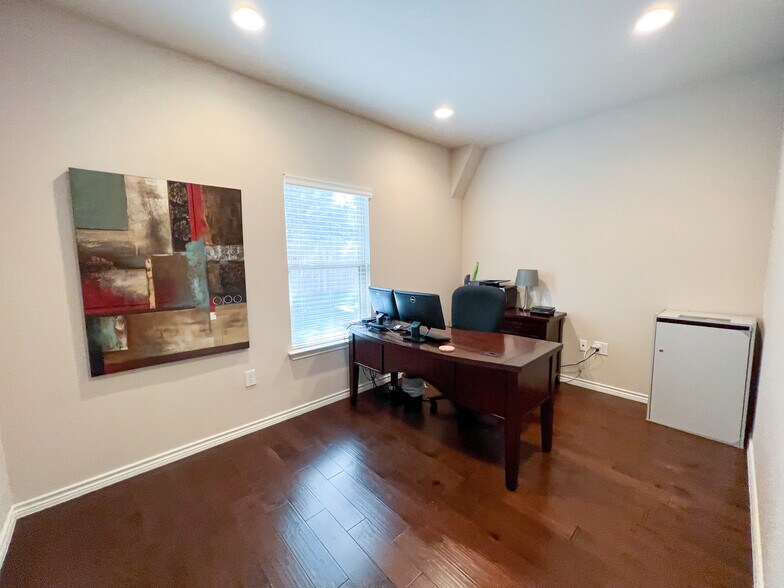 More Photos Of 1464 E Whitestone Blvd, Cedar Park Loft Creative Space For Lease