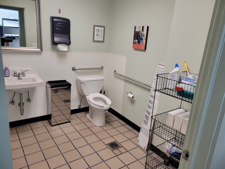 More Photos Of 21-23 S La Grange Rd, La Grange Storefront Retail Office For Sale