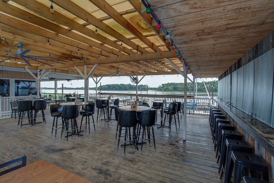 More Photos Of 215 W Water St, Grafton Marina For Sale