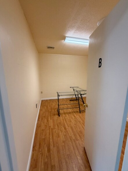 More Photos Of 22 Southwick St, Feeding Hills Freestanding For Lease