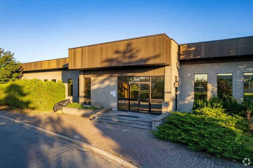 More Photos Of 6320-6380 Ch de la Côte-de-Liesse, Montréal Distribution For Lease