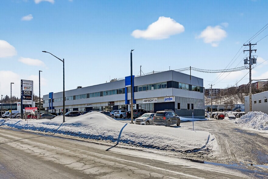 More Photos Of 2095 Rue Frank-Carrel, Québec Industrial For Sale
