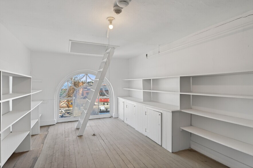 More Photos Of 61 Crown St, Kingston Office For Lease