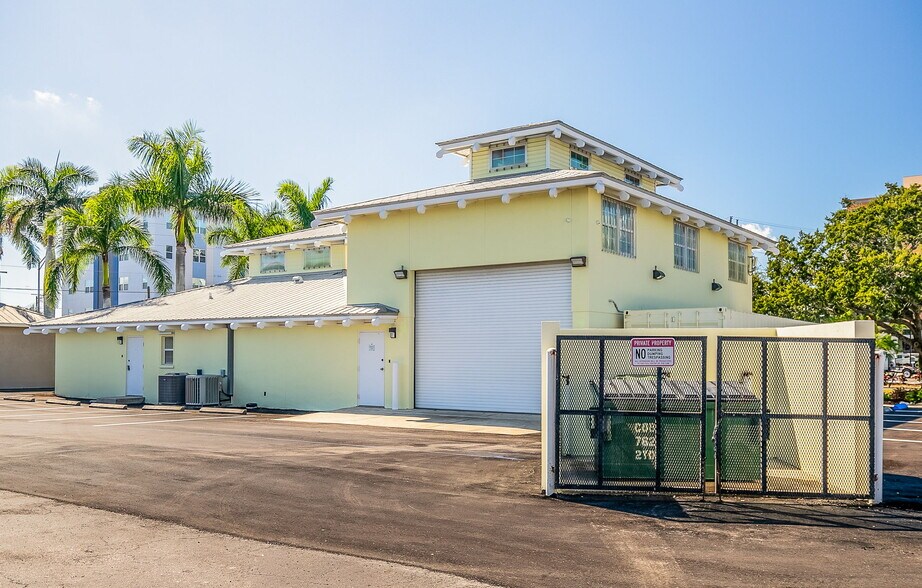 More Photos Of 525 8th St W, Bradenton Office For Sale