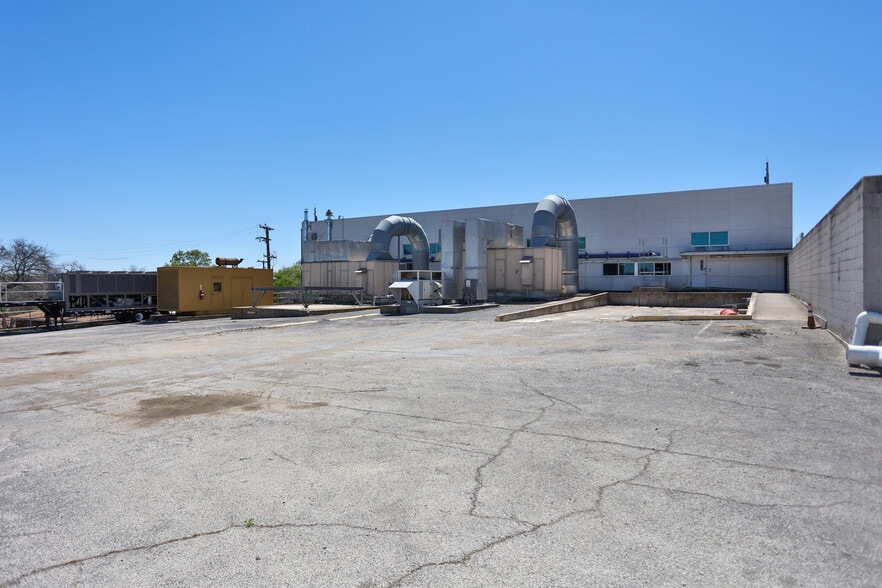 More Photos Of 7000 San Pedro Ave, San Antonio Storefront Retail Office For Sale