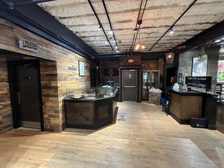 More Photos Of 101-109 Lafayette St, Salem Bar For Lease