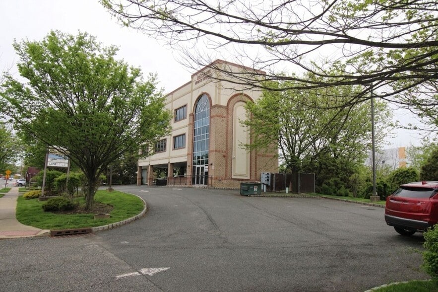 More Photos Of 300 Penhorn Ave, Secaucus Office Residential For Lease