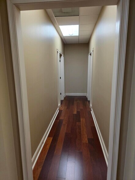 More Photos Of 2505-2511 Seven Springs Blvd, New Port Richey Office For Sale