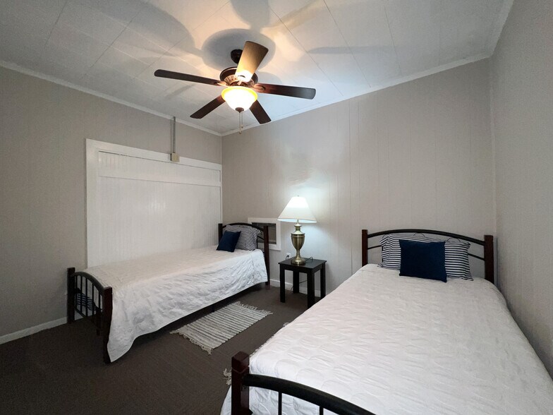 More Photos Of 114 N 5th St, Alpine Storefront For Sale