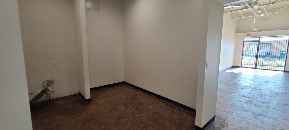 More Photos Of 9822 Monroe Dr, Dallas Manufacturing For Sale