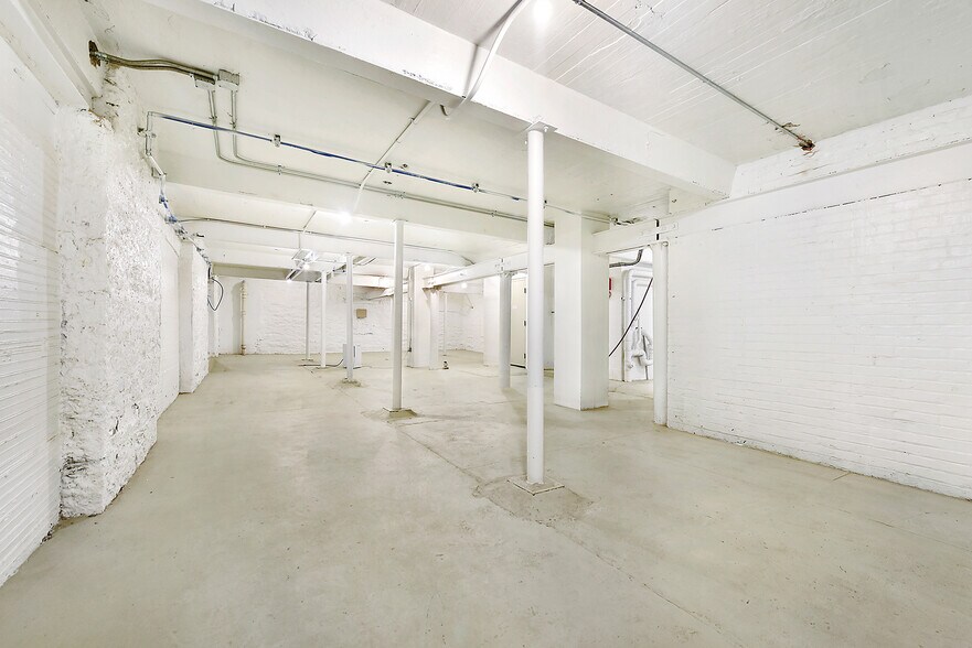 More Photos Of 200 N Highland Ave, Pittsburgh Storefront Retail Office For Lease