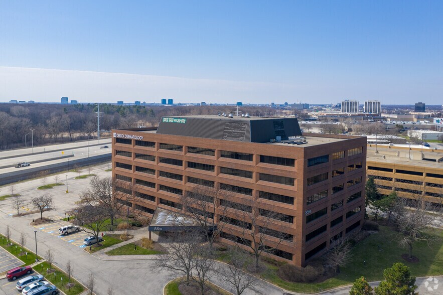 More Photos Of 85 W Algonquin Rd, Arlington Heights Office For Lease