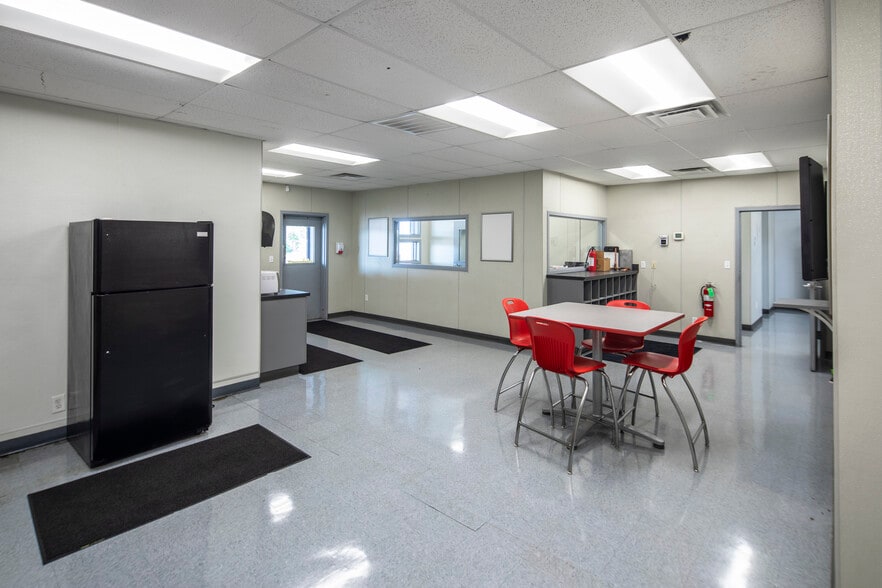 More Photos Of 15714 E Admiral Pl, Tulsa Truck Terminal For Sale