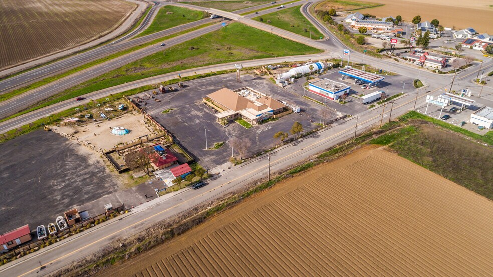 More Photos Of 4070 Country Rd 89, Dunnigan Restaurant For Sale