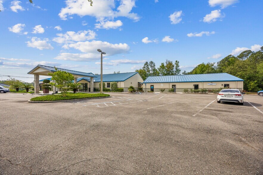 More Photos Of 96549 Parliament Dr, Fernandina Beach Storefront Retail Office For Sale